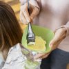 Aplicación de tinte con producto